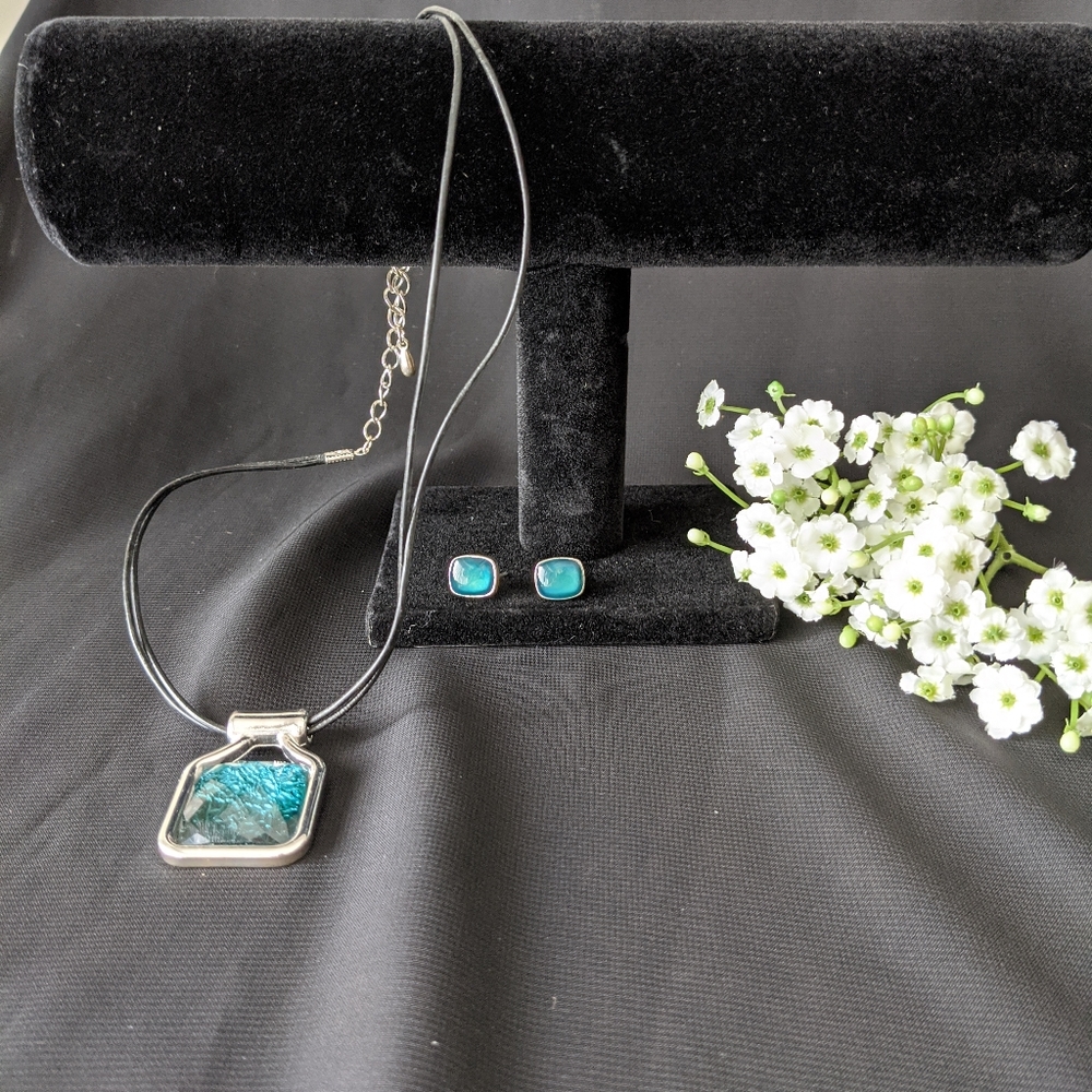 TEAL PENDANT AND EARRING SET